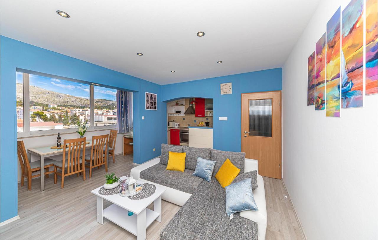 Apartment Stunning In With Kitchen *